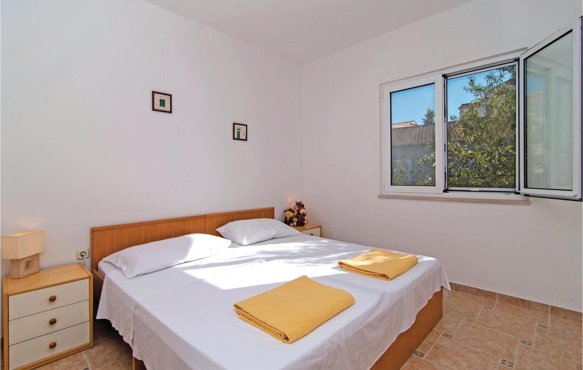 3 Bedroom Cozy Home In Supetar Εξωτερικό φωτογραφία